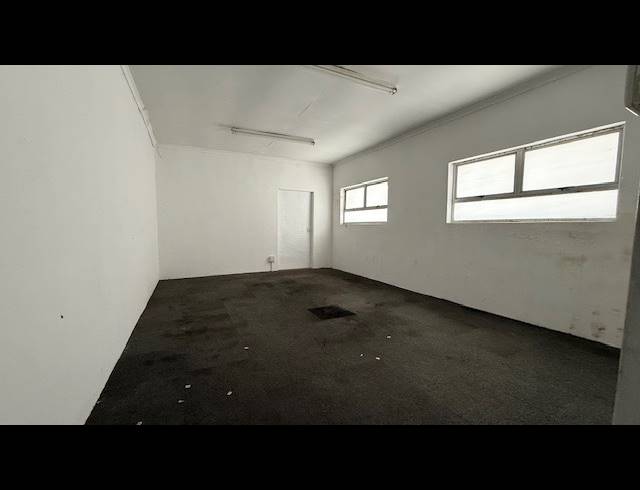 120M² STORAGE UNIT TO LET IN STAMFORD HILL